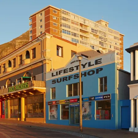 Surferscorner Self Catering Apartments Отели рядом с достопримечательностью «Пляж Мёйзенберг»