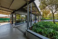 Elegant Lifestyle Estate Getaway - parking