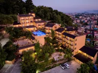 Bar Peepal Resort Отели рядом с достопримечательностью «Пещера Bat Cave»