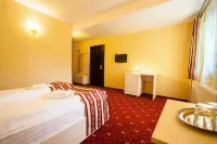 Extravagance Hotel - parking
