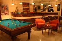 Le Grand Monarque Hotels in Vert-Saint-Denis
