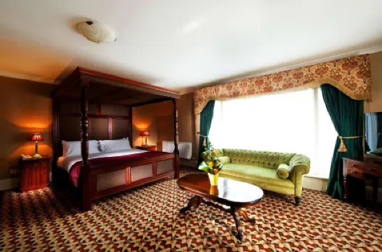 Riverbank House Hotel