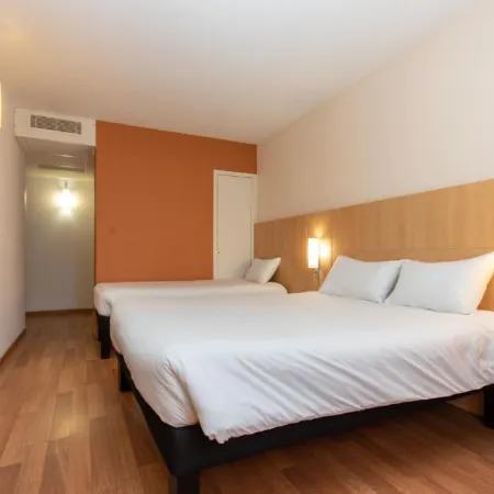 ibis Rochefort
