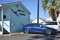 Amelia's Landing - parking