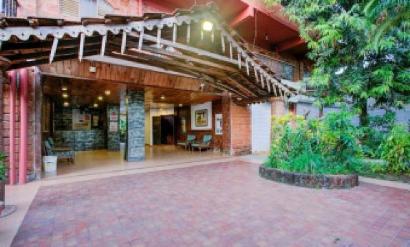 Sea Breeze Beach Resort Candolim, Goa