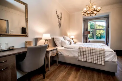 Újhuta Kastélyszálló