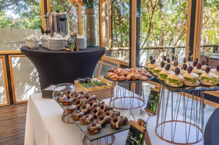 Geotel Calama Отели рядом с достопримечательностью «Terminal 1 of El Loa Airport»