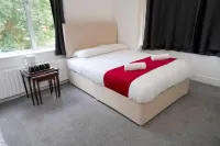 Gatwick Birchwood Lodge with Holiday Parking فنادق في هورلي