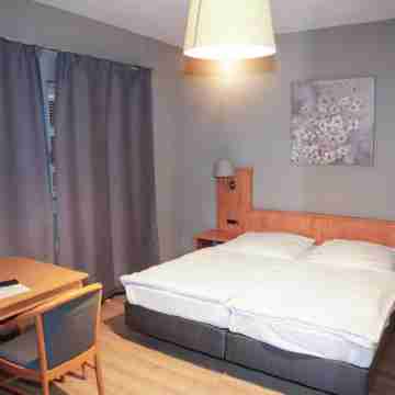 Angelis Pension Frankfurt Airport Rooms