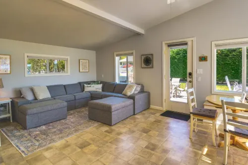 Waterfront Hood Canal Cottage Steps to the Beach!