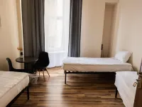 FiveHostel Các khách sạn gần Bảo tàng Đao phủ