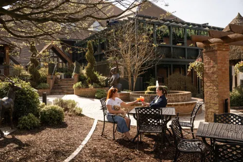 The Rabbit Hotel & Retreat - parking