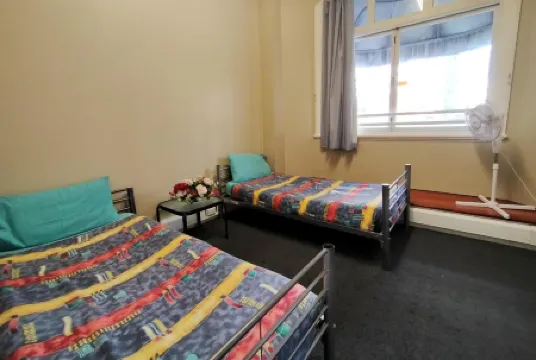 เซิร์ฟแอนสโนว์แบ็คแพ็คเกอร์ส