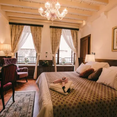 Heritage Hotel Cardo Hotels near Old Town Hall