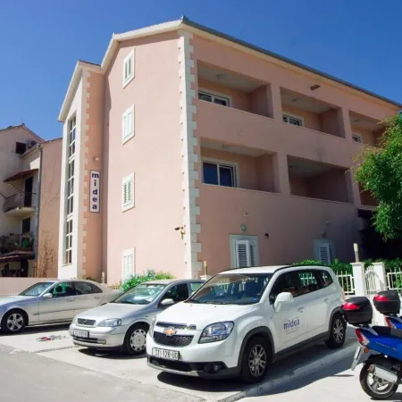 Villa Midea