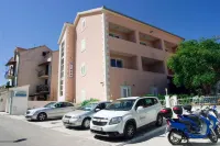 Villa Midea - Parking