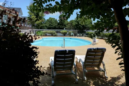 Country Inn & Suites by Radisson, Charlotte I-85 Airport, NC Отели рядом с достопримечательностью «Рекреэйшен Департмент»