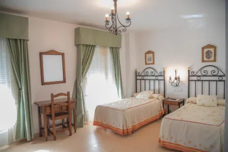 Hostal DP El Pilar Отели в г. Тентудия