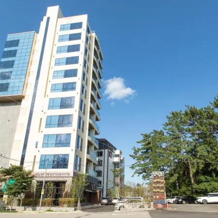 The Club Hotel Gijang Yeonhwari Отели рядом с достопримечательностью «Храм Пэкдуса»