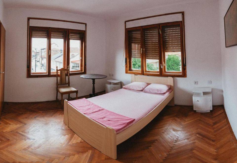 Sunset Lake Hostel 썸네일