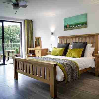 Canada Lodge and Lake Rooms
