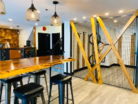 Crash Hotel Squamish