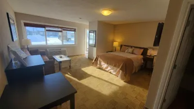 Shoreside Inn & Suites Hotels in Parkland County