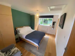 Self-Contained, Ground Floor Apartment with Parking and Patio