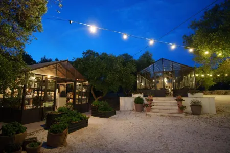 Relais Trulli le Icone Отели в г. Остуни