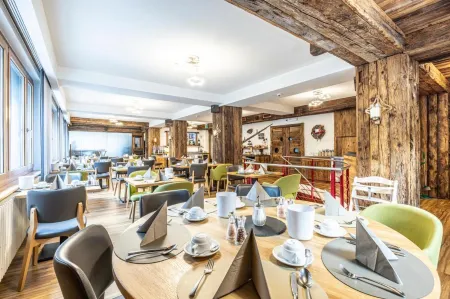 Hotel Bristol Отели рядом со станцией Риффелап