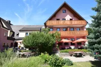 Landhotel Steigerwaldhaus Hotels near Freizeit-Land Geiselwind