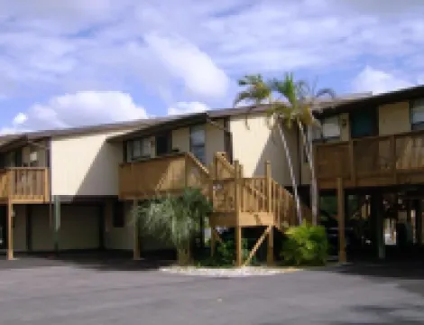 河荒野水濱小屋 住宿飯店