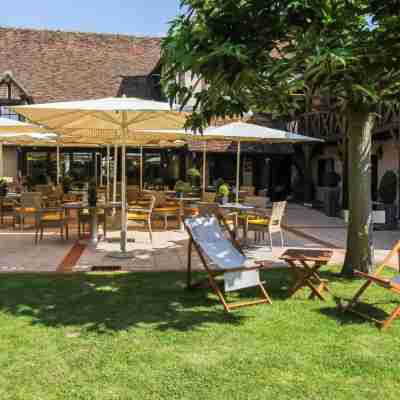 Auberge du Cheval Blanc Hotel Exterior