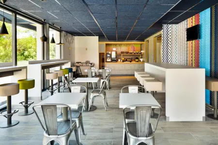 Ibis Budget Mâcon Crêches Отели в г. Жульена