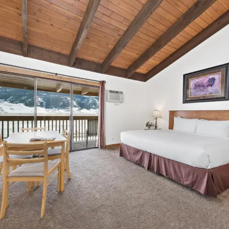 Elk Refuge Inn