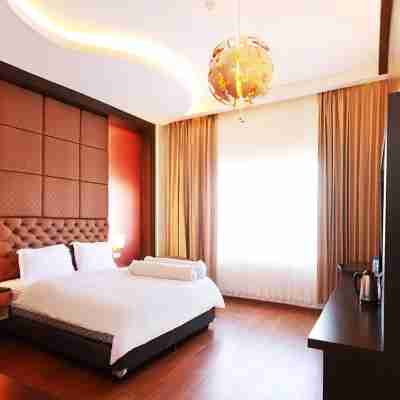 Emerald Hotel Rooms