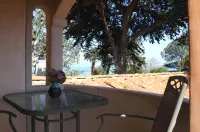 Les Artistes Inn - Ocean View
