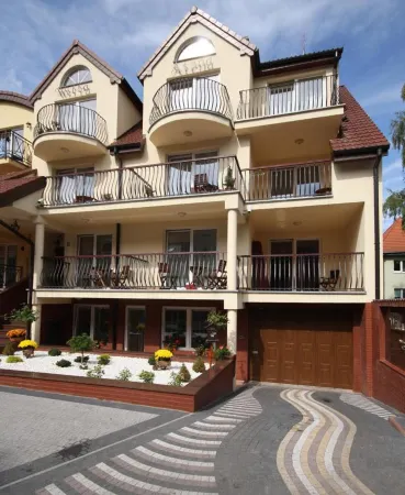 Willa Atena Отели рядом с достопримечательностью «Свиноуйсьценский маяк»