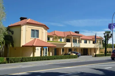 Tuscany Gardens Motor Lodge Отели в г. 