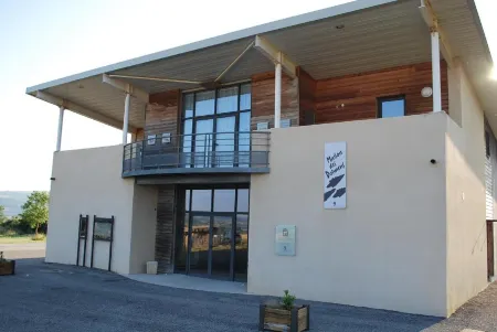 Chambres d'hôtes Entre Dolmens et Fontaines Отели в г. Сен Женье Д'ол Э д'Обрак