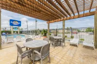 Motel 6 Galveston, TX - Beach/Seawall