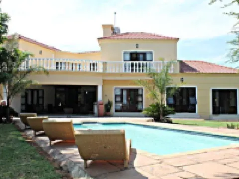 ザ キャピタル ゲストハウス ハボローネのホテル