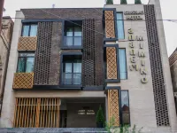 精品飯店米米諾 提比里斯聖三一主教座堂（Sameba Cathedral）附近的飯店