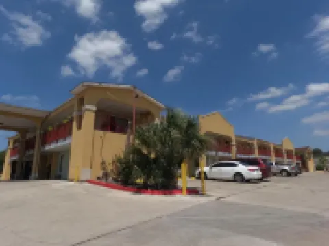 Econo Lodge Inn & Suites Downtown Northeast Near Fort Sam Houston