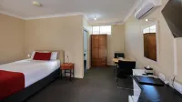 Ashton Motel فنادق في توموت