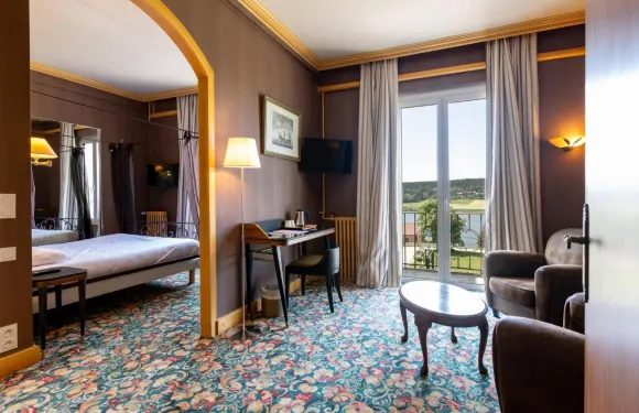 勒拉克餐廳酒店