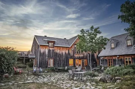 Auberge Le P'tit Bonheur Отели в г. Л'Иль-д'Орлеан