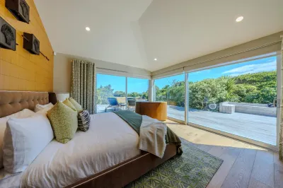 Te Whaanga Retreat & Spa Hotels in Raglan