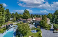 Echo Mountain Inn - Homestays
