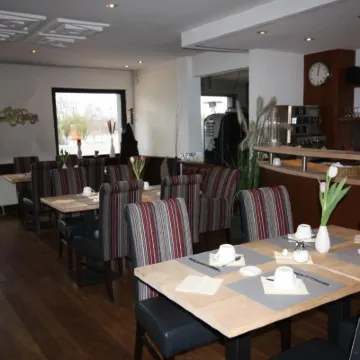 Hotel Haus Berger Hotels near Sürth Bf Station